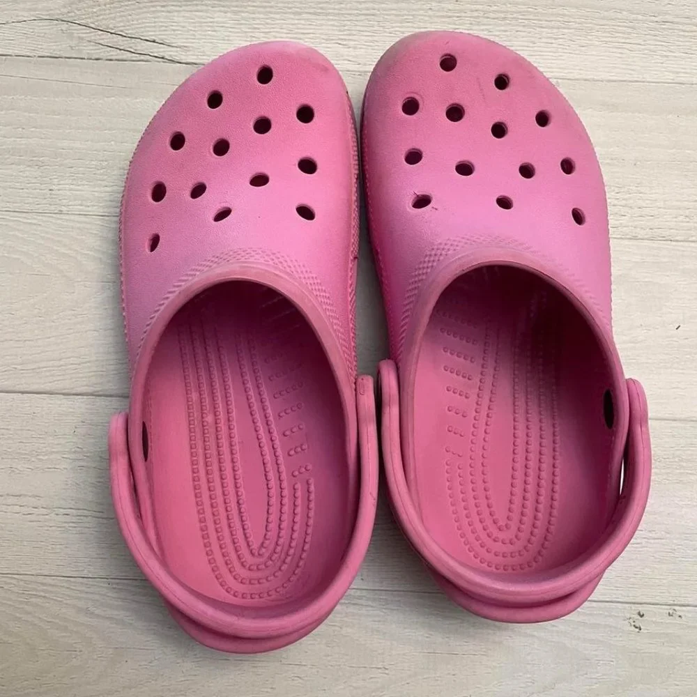 Crocs pink juniors size 4‎
